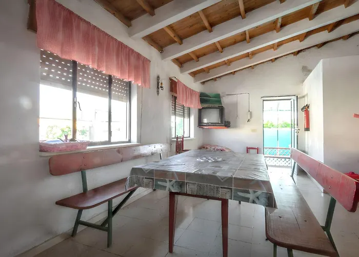 Βίλα Charming In With Private Pool *